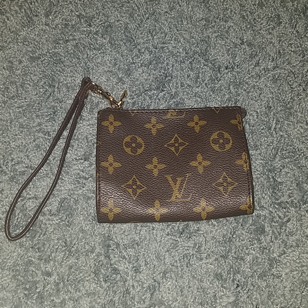 Gorgeous wristlet